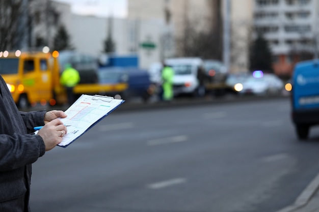 AUSILIARIO ALLA SOSTA E ADDETTO AL TRAFFICO VEICOLARE