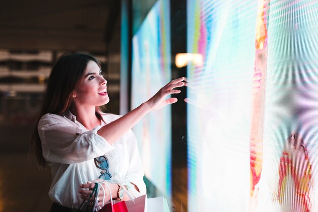 VISUAL MARKETING E TECH RETAIL